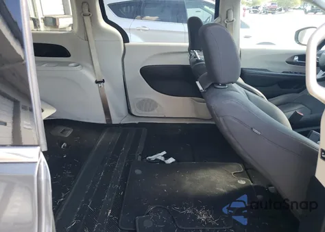 2017 Chrysler Pacifica Touring z USA, uszkodzony, nr VIN 2C4RC1DG8HR521853